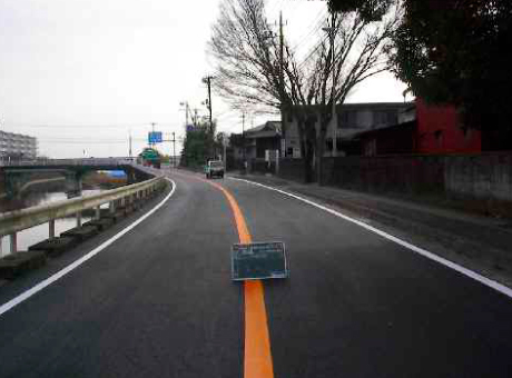 県道の舗装修繕工事